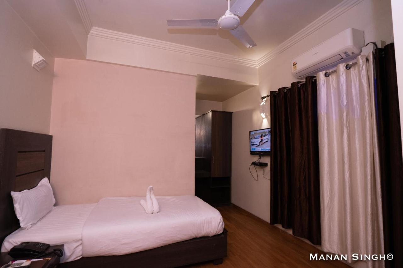 Hotel Samrat Jabalpur Exterior foto
